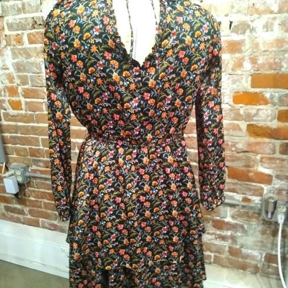 Loft Floral Long Sleeved Tiered Keyhole Back Ruffle Dress - Picture 4 of 10